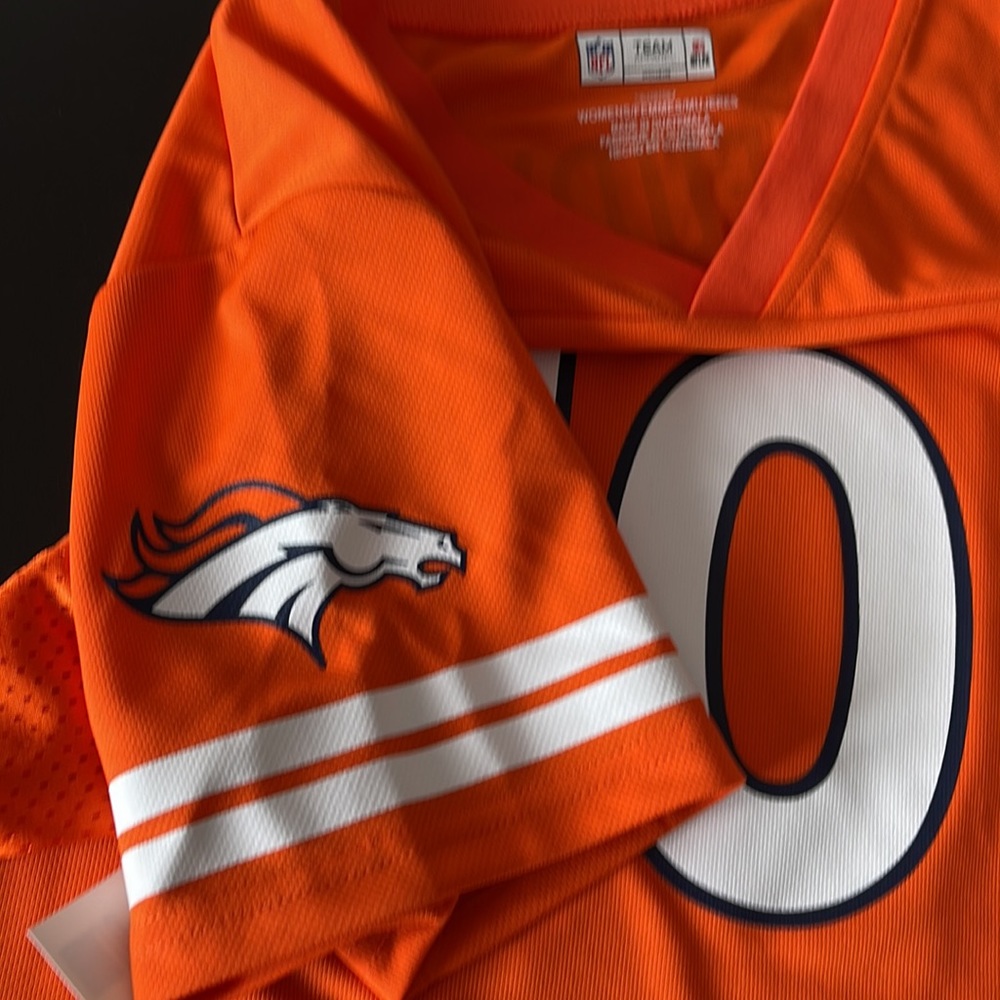 New Women’s Bronco Jersey - Picture 5 of 5